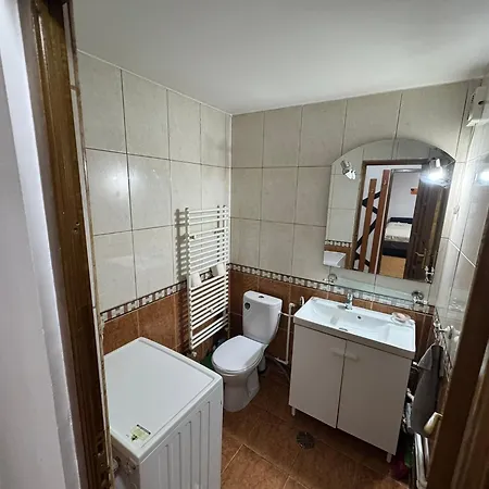 50m2 Cu Pat Matrimonial Si Canapea Extensibila *
