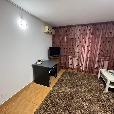 50m2 Cu Pat Matrimonial Si Canapea Extensibila
