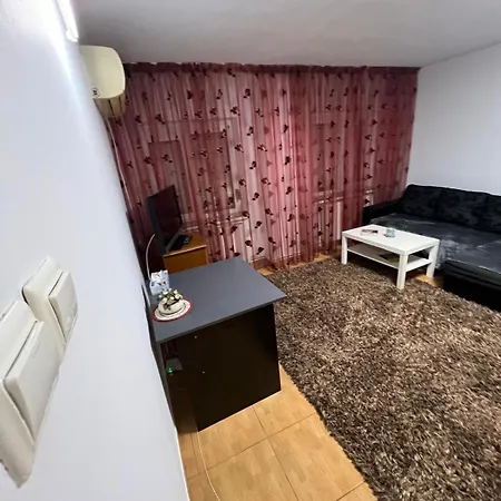50m2 Cu Pat Matrimonial Si Canapea Extensibila Appartamento Craiova