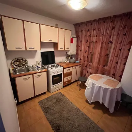 Appartamento 50m2 Cu Pat Matrimonial Si Canapea Extensibila Craiova