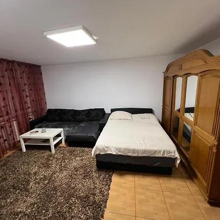 50m2 Cu Pat Matrimonial Si Canapea Extensibila Craiova