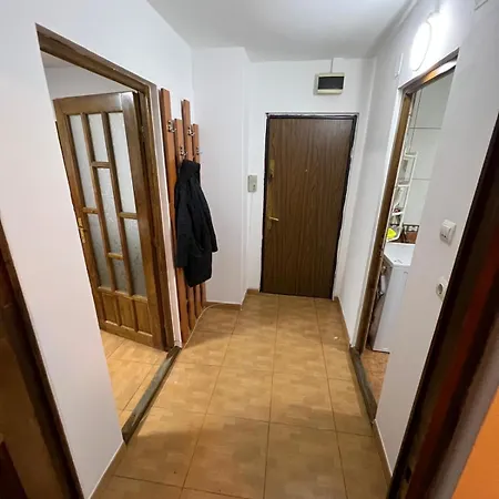 50m2 Cu Pat Matrimonial Si Canapea Extensibila Craiova